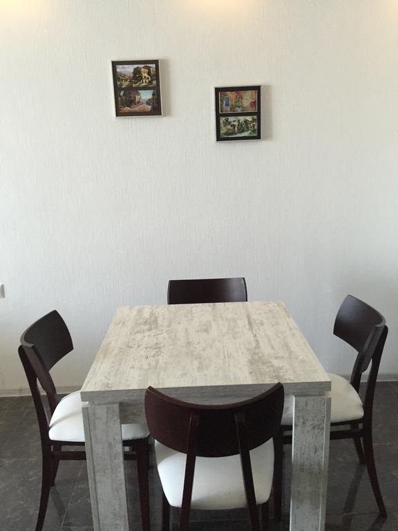 Stars Apartment Batumi Bagian luar foto