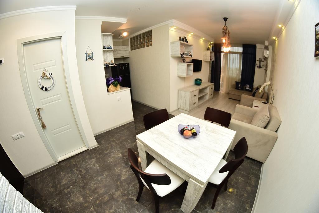Stars Apartment Batumi Bagian luar foto
